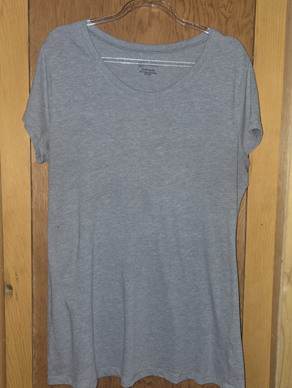 No boundaries XL womens gray scoop neck tshirt